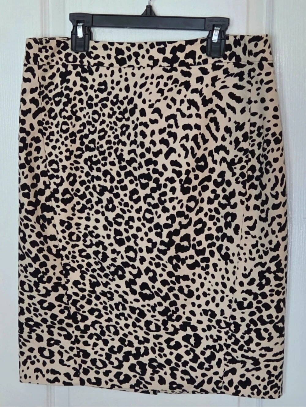 LOFT Beige and Black Leopard Print Pencil Skirt NWOT Size 8